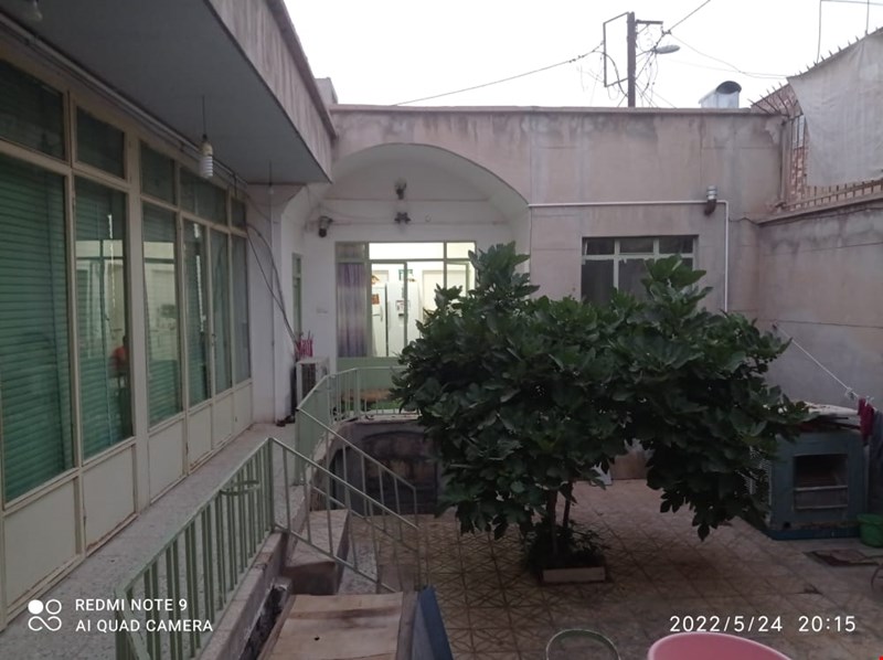  کاربری   - مسکونی  - ویلایی  - موجود  - 4 اتاق  - 1طبقه  - شمالی  - فقط تصویر دار  - انباری  - خط تلفن  - آب مجزا 