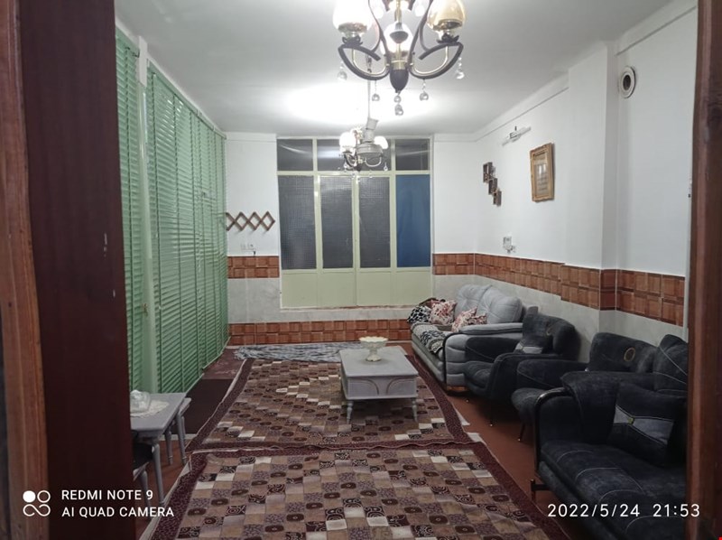  کاربری   - مسکونی  - ویلایی  - موجود  - 4 اتاق  - 1طبقه  - شمالی  - فقط تصویر دار  - انباری  - خط تلفن  - آب مجزا 
