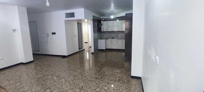  کاربری   - موجود  - مسکونی  - آپارتمان  - 2 اتاق  - 2طبقه  - 4سال  - جنوبی  - فقط تصویر دار  - پارکینک  - انباری 